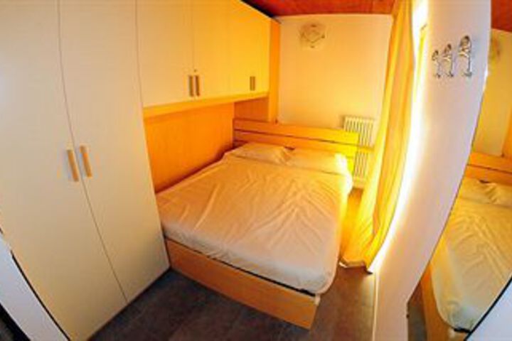 Room 11 of 27