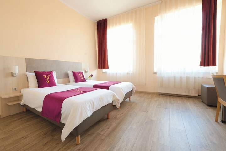 Room 6 of 17