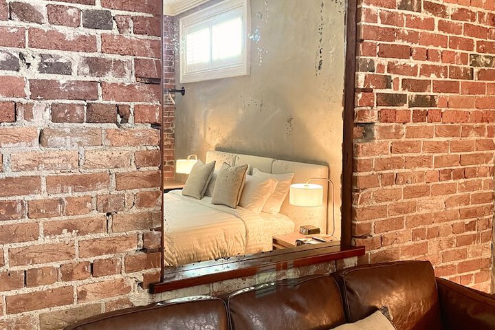 Room 4 of 65
