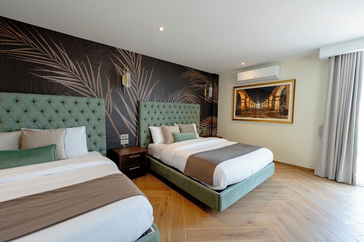 Room 4 of 32