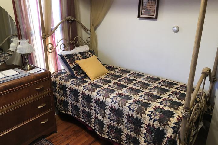 Room 7 of 32