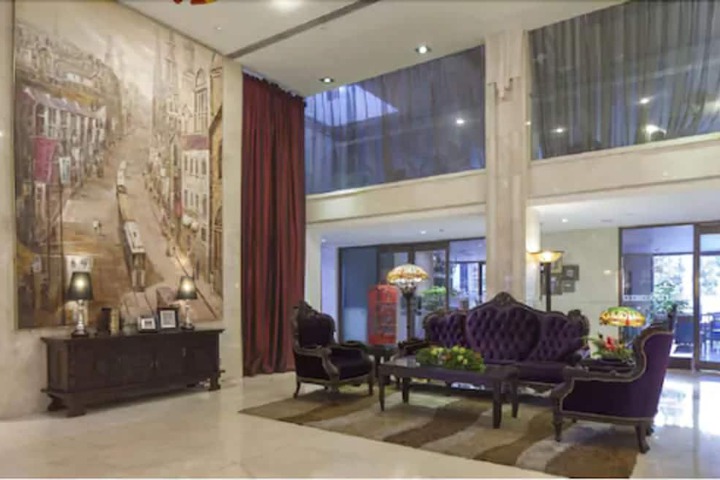 Hotel Lobby