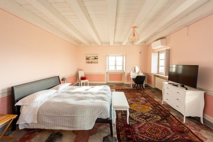 Room 16 of 114