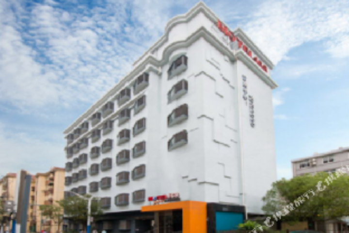 Motel 168 (Shanghai North Xizang Road Zhongxin Road Metro Station)