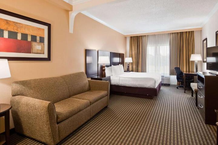 Suite 1 King Bed Microwave and Refrigerator WiFi Full Breakfast (12 of 31)