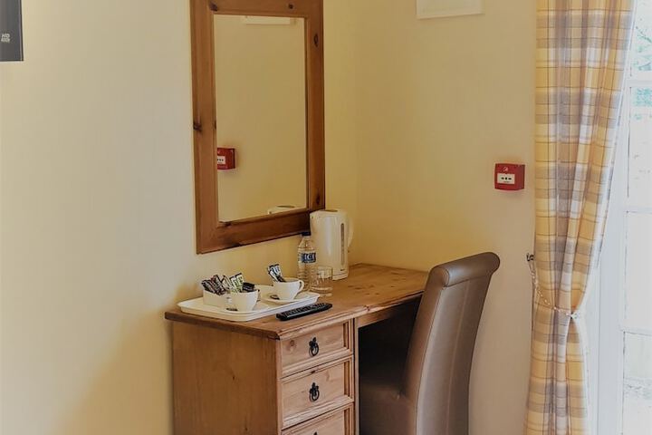 Room 10 of 17