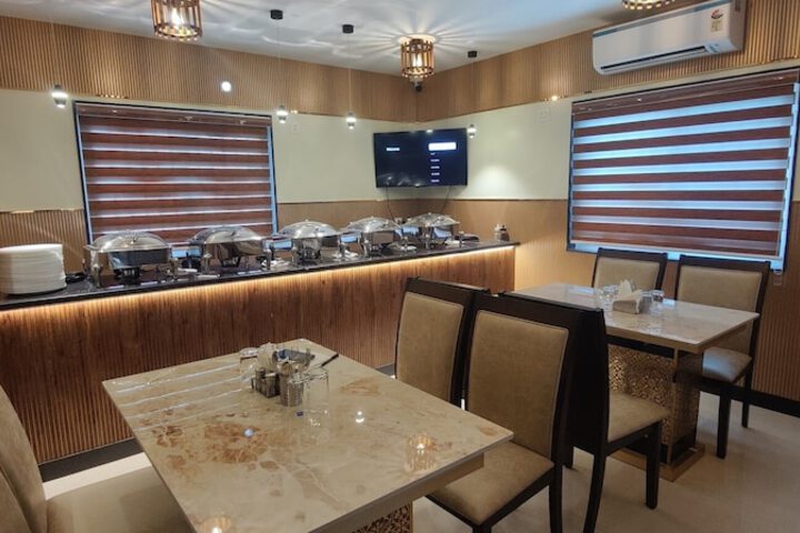Dining 16 of 19