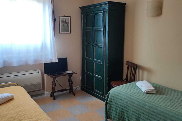 Room 25 of 53