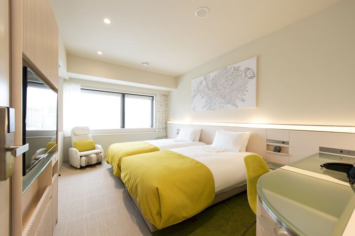 Room 9 of 38