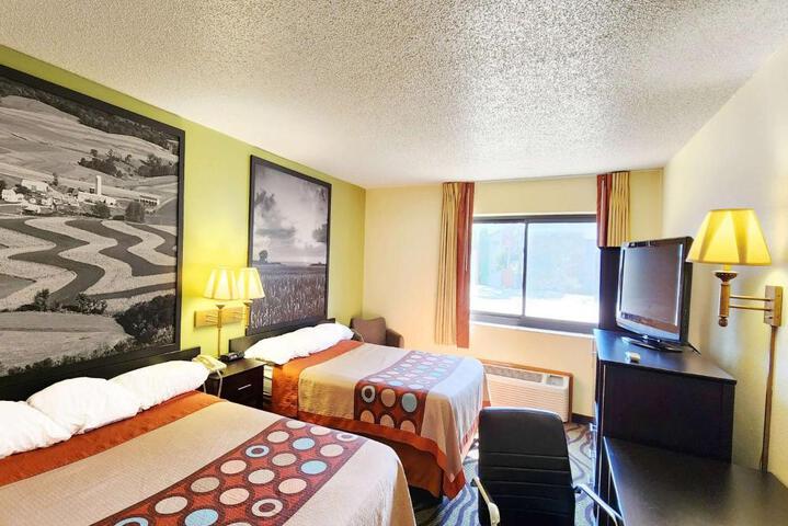 2 Queen Beds (1 of 6)