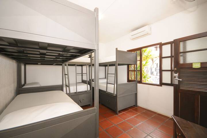 Room 7 of 32