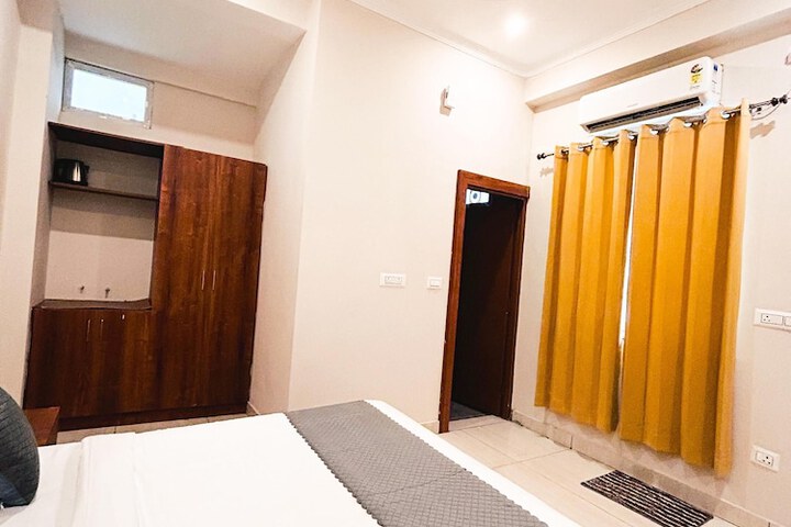 Room 3 of 8