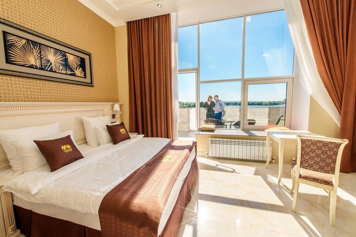 Room 27 of 102