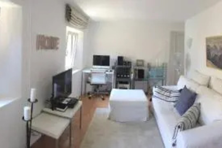 Room 2 of 11
