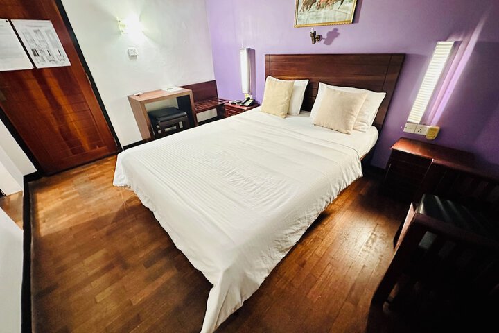 Room 28 of 62