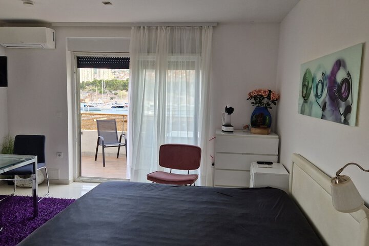 Room 10 of 104