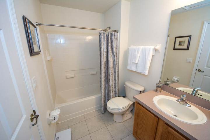 Room 53 of 221