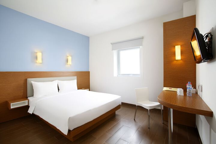 Room 6 of 14