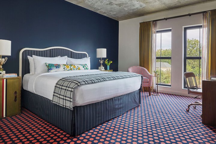 Graduate King Bed (5 of 5)