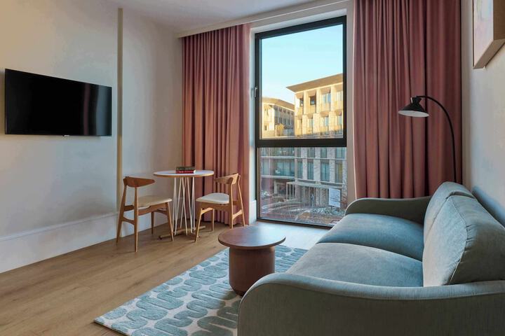 Room 25 of 68