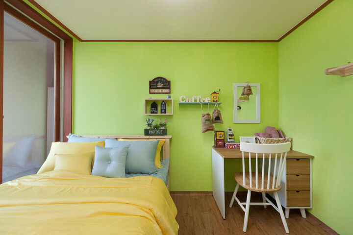 Room 12 of 51