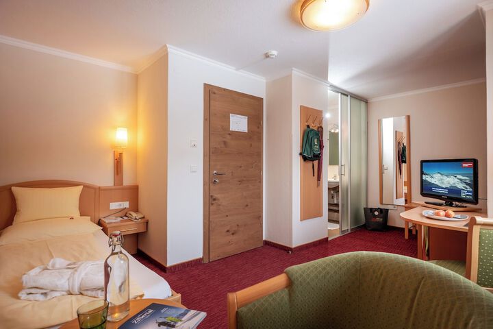 Room 13 of 98