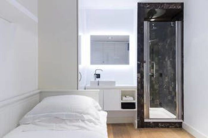 Room 10 of 26
