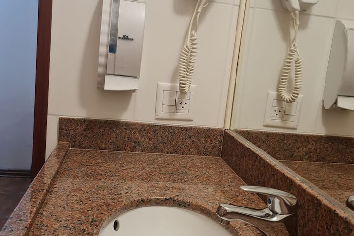Room 12 of 26