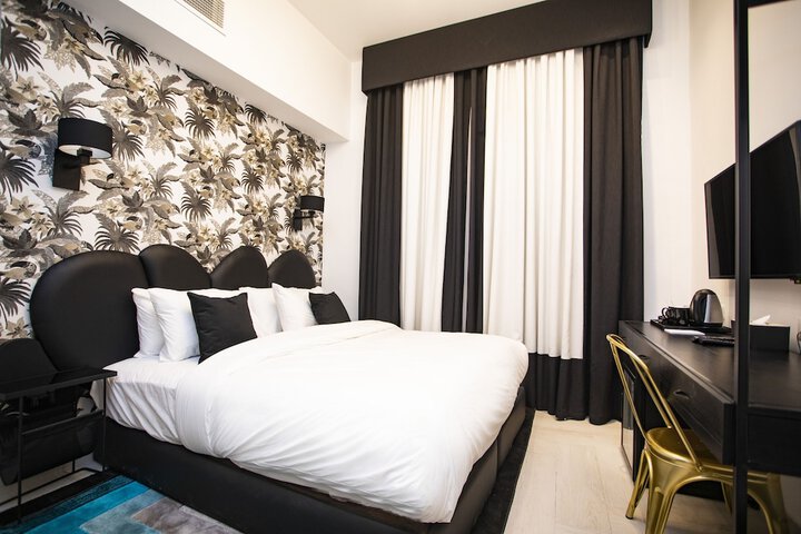 Room 4 of 34