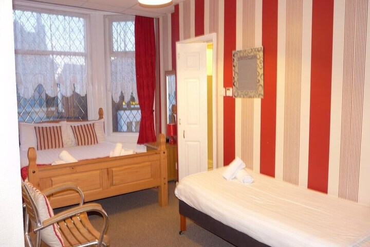 Room 13 of 35