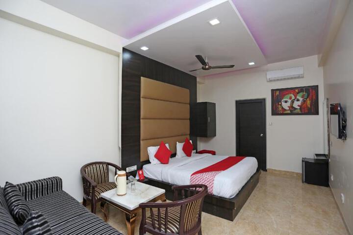 Hotel O Samrat