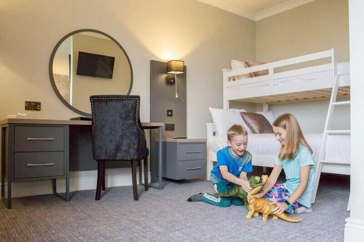 Room 12 of 76