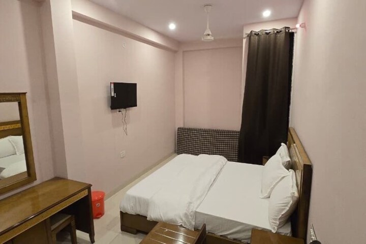 Room 12 of 40