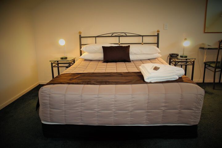 Room 4 of 32