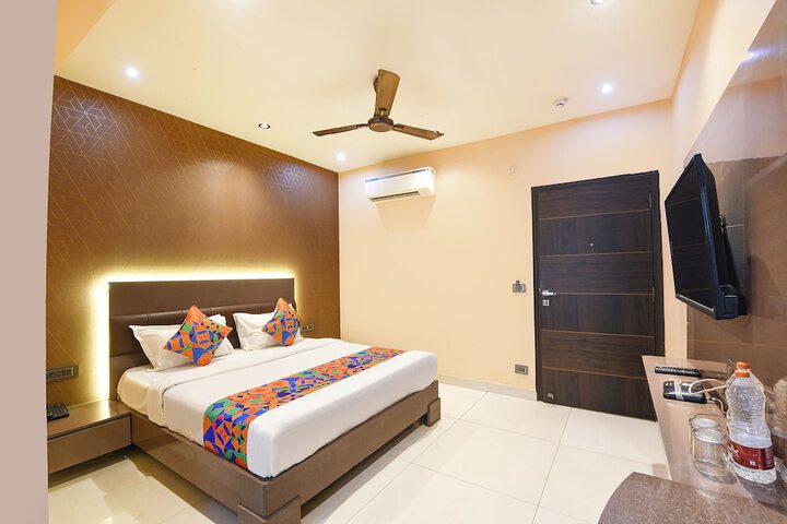 Room 15 of 30