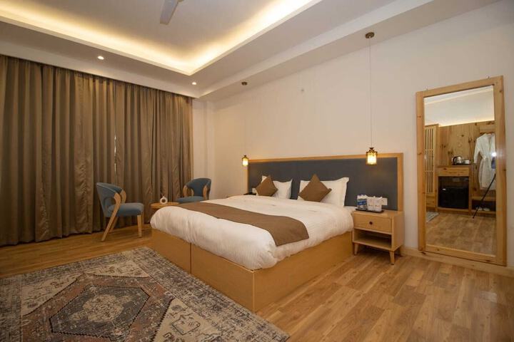 Room 5 of 13