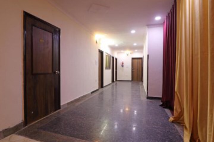 OYO 44941 Athiti Residency