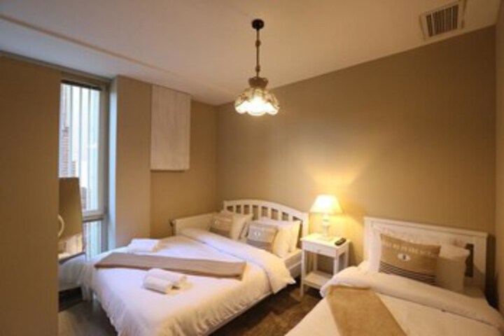 Room 10 of 15
