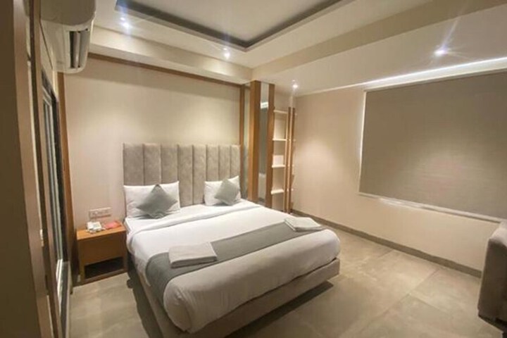 Room 10 of 19