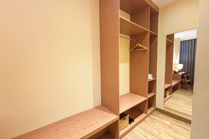 Room 9 of 53
