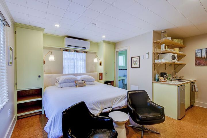 Room 52 of 102