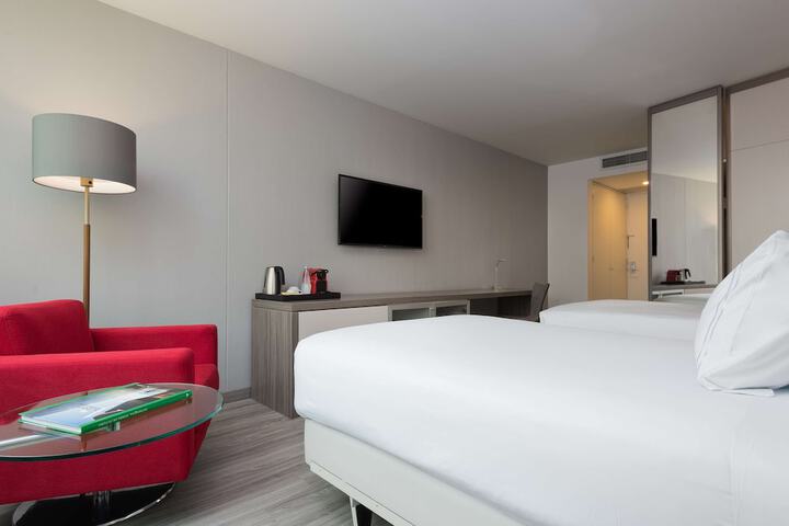 Room 4 of 40