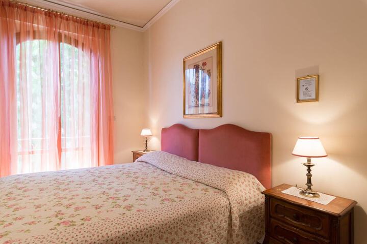 Room 9 of 11