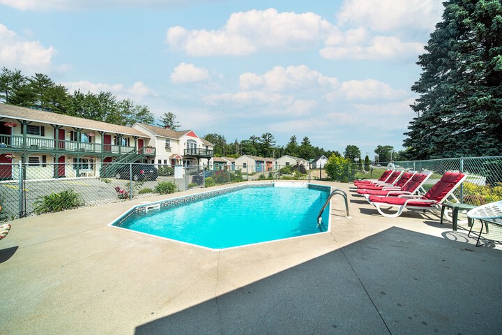 Pool 43 of 53