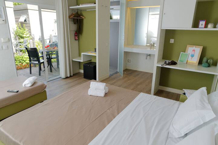 Room 25 of 158