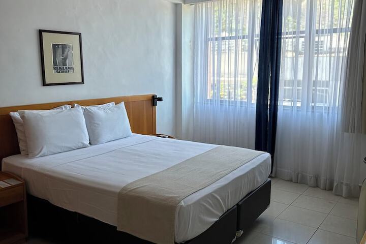 Room 3 of 43