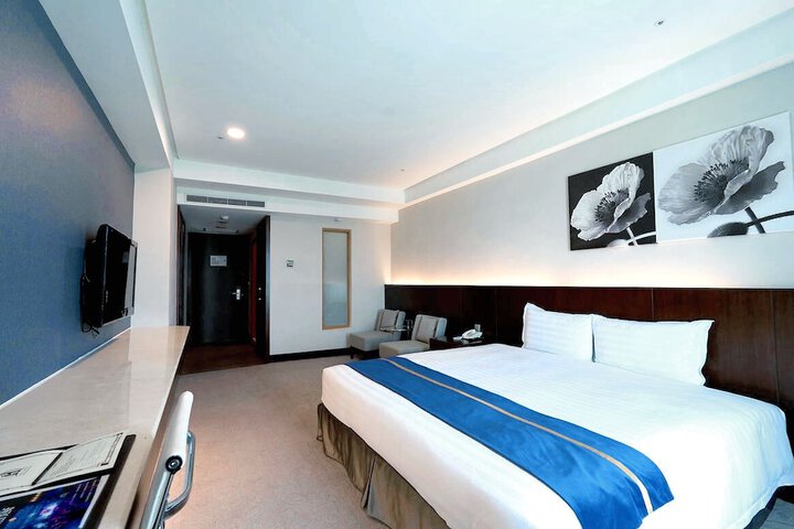 Room 19 of 35