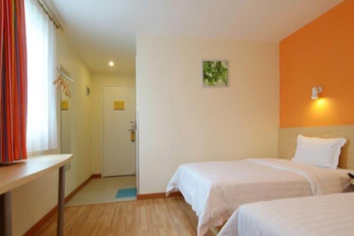 7 Days Inn Shenzhen Longgang Dafen Oil Painting Village Branch