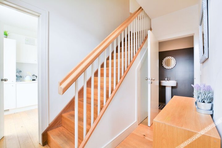 CATHEDRAL MEWS TOWNHOUSE