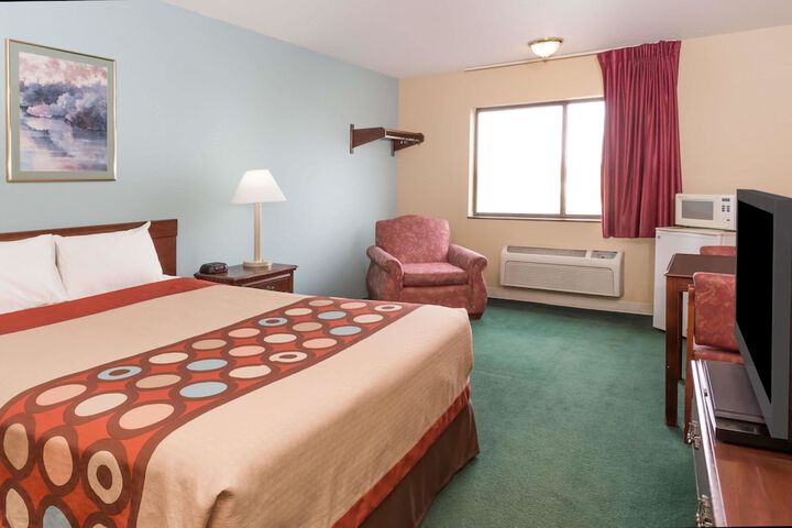 1 Queen Bed Mobility Accessible (7 of 9)